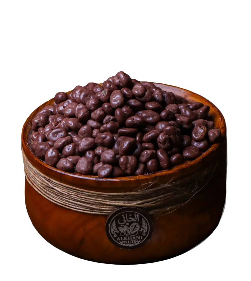 ملبّس شوكولا، حبات بنية مغطّاية شوكولا بأشكال مختلفة، بزبدية خشب ملفوفة بخيط خيش وعليها ختم الخاني